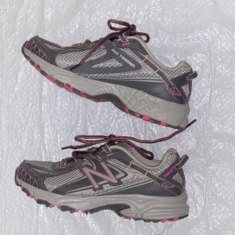 New Balance AII Terrain 411 V2 Gray and Pink Hiking Trail Shoes Sz, 6.5 Unisex - Picture 2 of 11